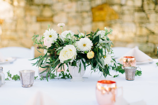 organic, feminine welcome dinner for the illume retreat | styling by Dear Sweetheart Events + b is for bonnie design, florals by Bristol Lane Florals, calligraphy by Parris Chic Boutique, photography by Love, The Nelsons, at Travaasa Austin for the illume retreat